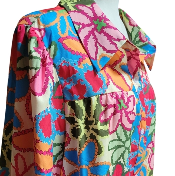 VIBRANT FLORAL BLOUSE - Picture 3 of 7